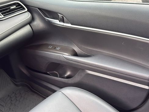 Used 2023 Toyota Camry SE image 19