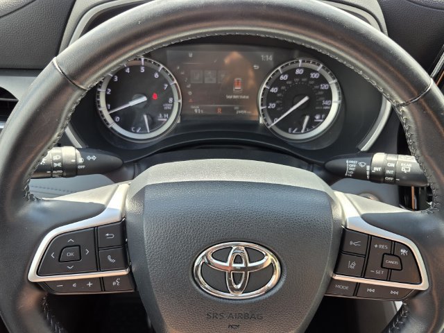 Used 2022 Toyota Highlander XLE AWD/4WD image 21