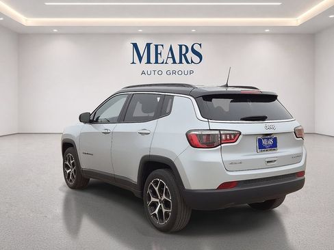 Used 2025 Jeep Compass Limited AWD/4WD image 3