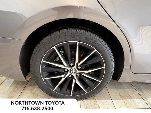 Used 2024 Toyota Camry SE image 32