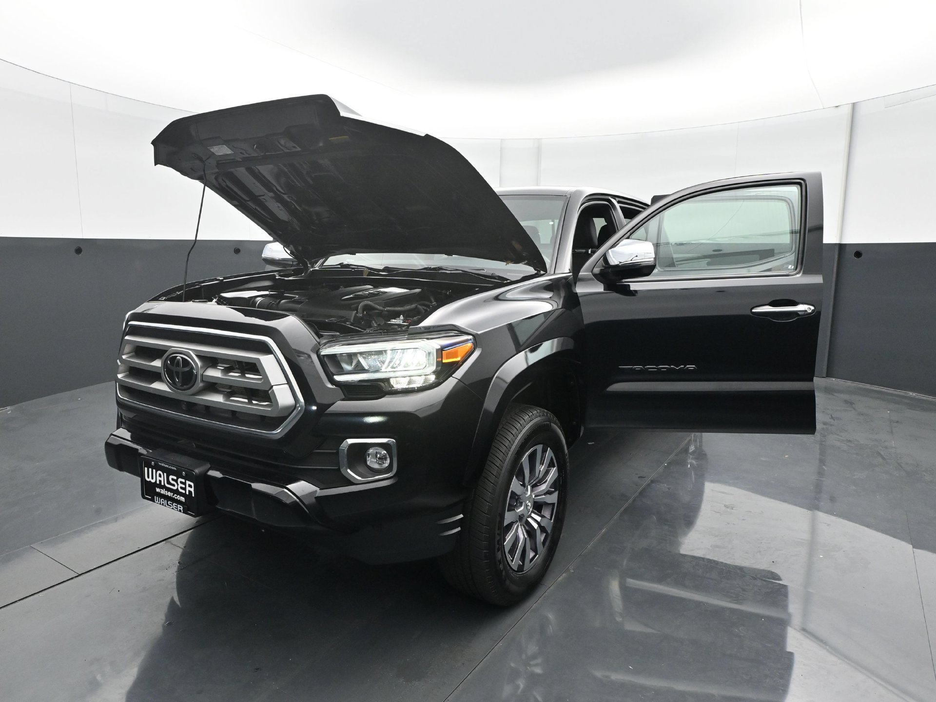 Used 2021 Toyota Tacoma Limited AWD/4WD image 29