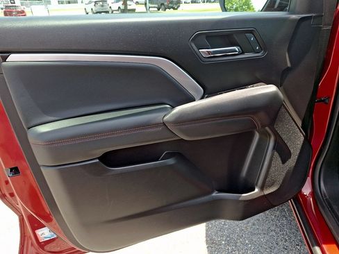 Used 2023 Chevrolet Colorado Z71 w/ Z71 Convenience Package 2 AWD/4WD image 9
