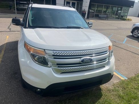 Used 2013 Ford Explorer XLT AWD/4WD image 2