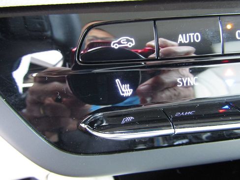 Used 2023 Buick Envision Essence AWD/4WD image 18