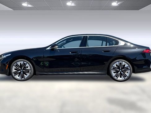 New 2026 BMW 530i w/ Premium Package image 2