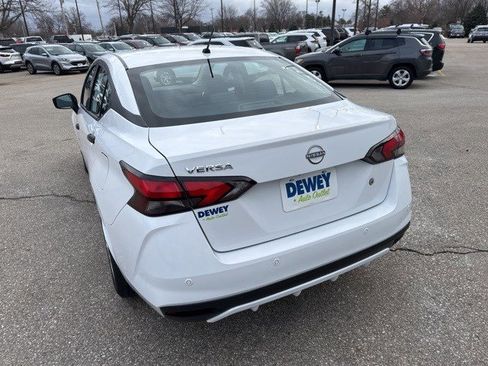 Used 2023 Nissan Versa S image 4