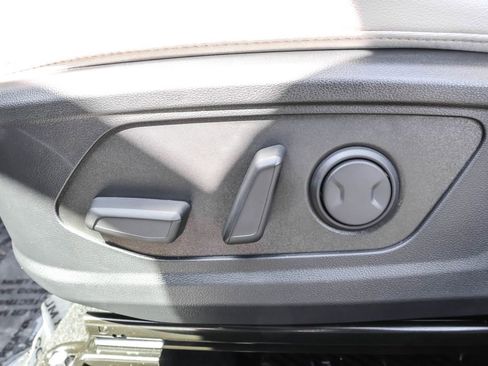Certified 2025 Hyundai Tucson Limited AWD/4WD image 10