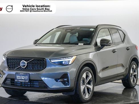 Certified 2026 Volvo XC40 B5 Plus AWD/4WD image 1