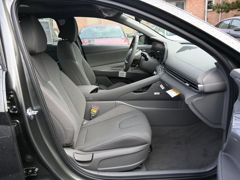 Certified 2025 Hyundai Elantra SEL image 11