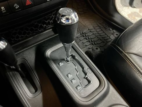 Used 2017 Jeep Wrangler Sport AWD/4WD image 17