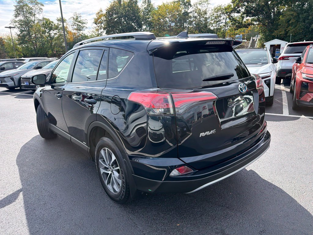 Used 2018 Toyota RAV4 LE AWD/4WD image 8
