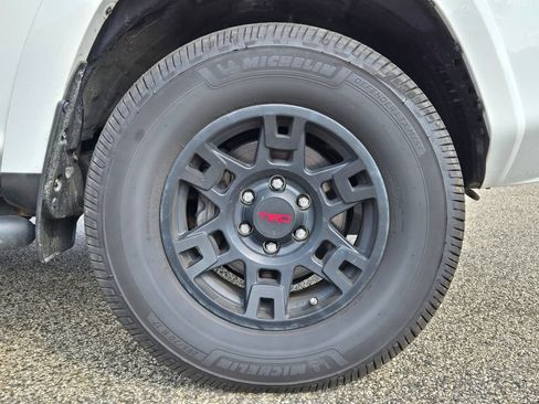 Used 2021 Toyota 4Runner SR5 Premium w/ Moonroof Package AWD/4WD image 10