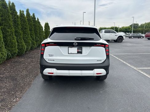 Used 2025 Nissan Kicks SV AWD/4WD image 5