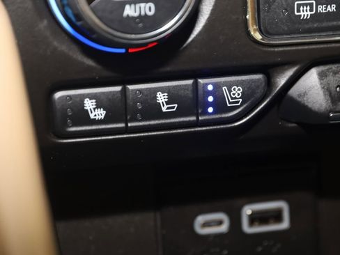 Used 2021 Chevrolet Tahoe Premier w/ Premium Package image 8