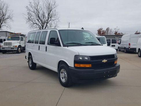 Used 2020 Chevrolet Express 2500 w/ Enhanced Convenience Package image 5