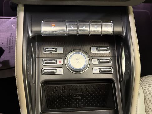Used 2025 Lincoln Nautilus Premier AWD/4WD image 21