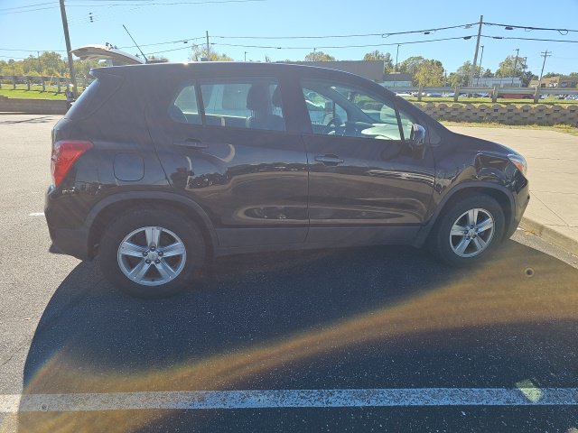 Used 2020 Chevrolet Trax LS FWD image 16