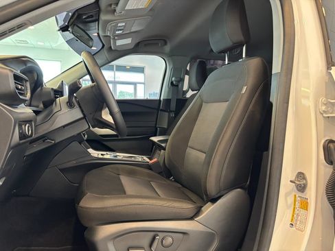 Used 2024 Ford Explorer XLT AWD/4WD image 12