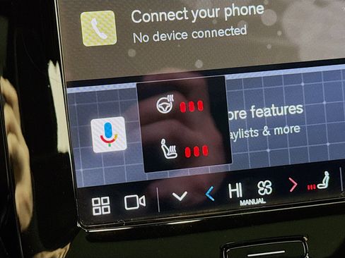 Used 2023 Volvo XC40 Recharge Ultimate image 5