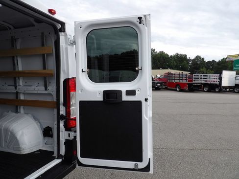 Used 2025 RAM ProMaster 2500 w/ U-Haul Equipment Group FWD image 45