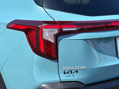Used 2024 Kia Seltos EX FWD image 25