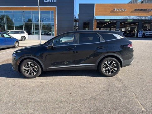 Used 2023 Kia Sportage EX image 2