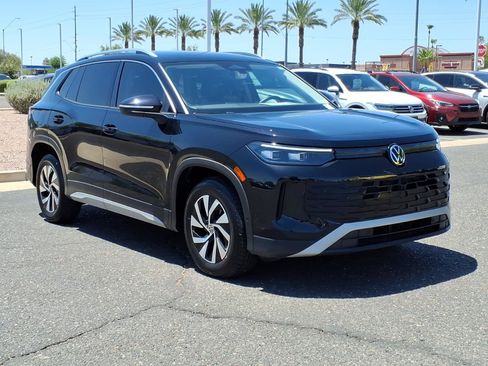 Certified 2025 Volkswagen Tiguan S FWD image 1