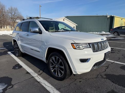Used 2018 Jeep Grand Cherokee Overland image 3