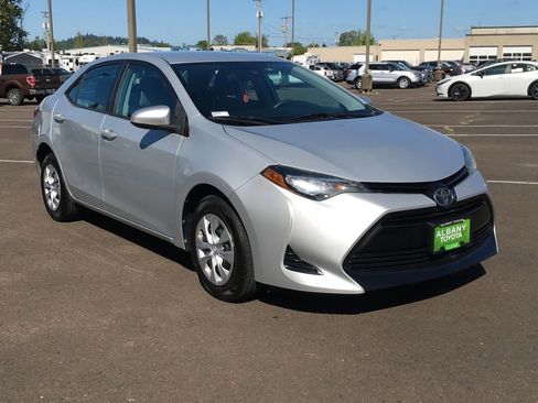 Used 2017 Toyota Corolla L FWD image 8