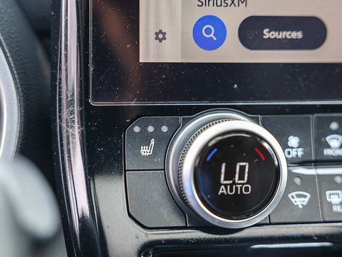 Used 2023 Toyota Highlander XSE FWD image 16