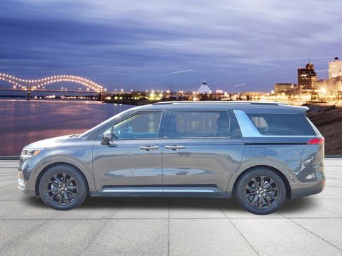 Used 2023 Kia Carnival SX Prestige FWD image 2