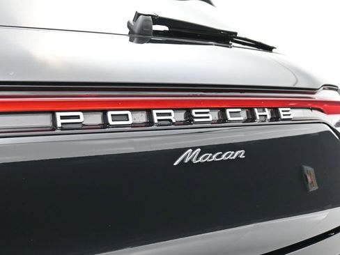 Certified 2025 Porsche Macan image 14