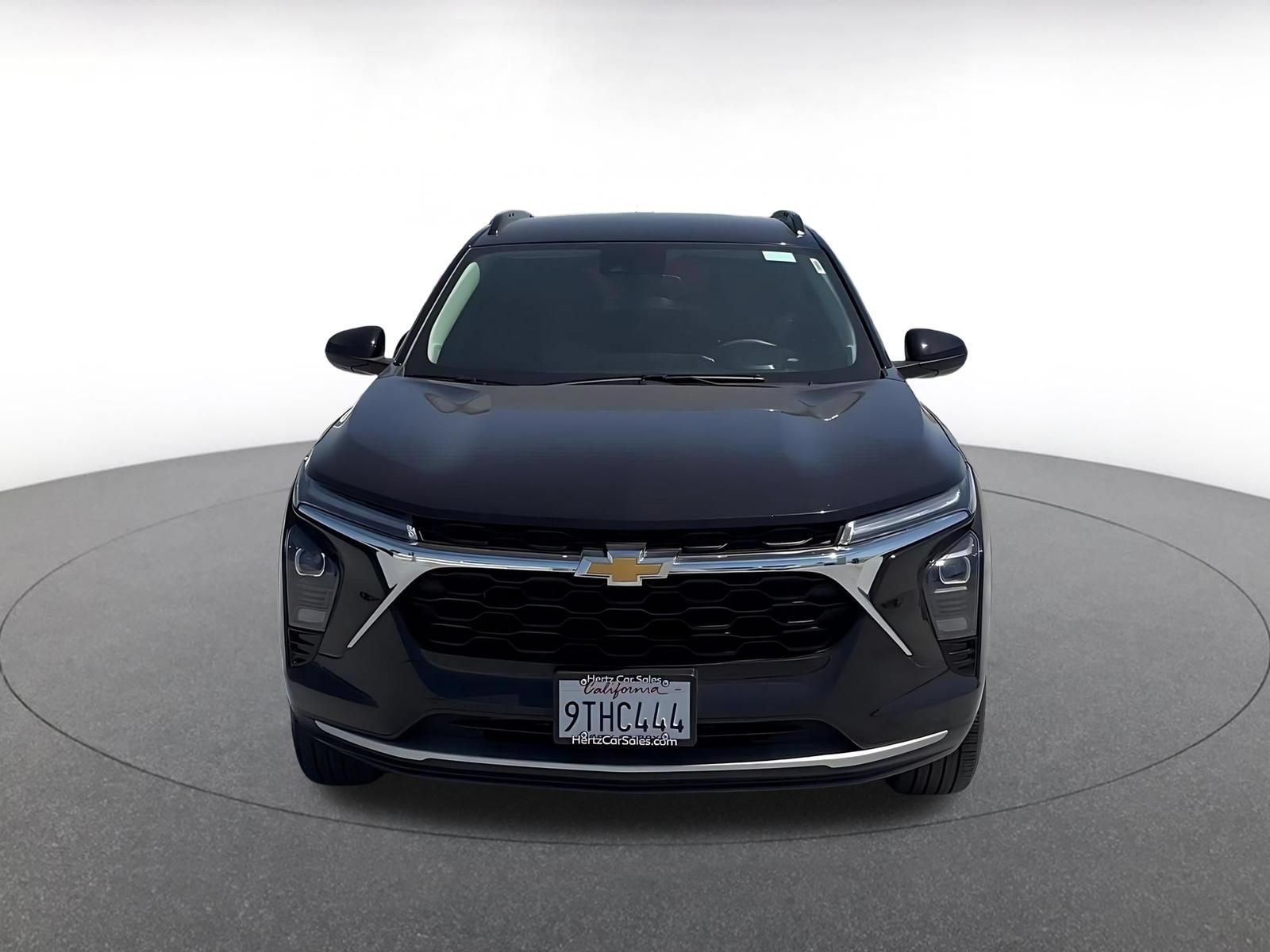 Used 2025 Chevrolet Trax LT FWD image 4