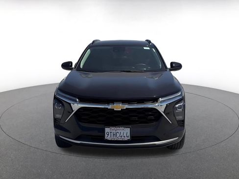 Used 2025 Chevrolet Trax LT FWD image 4