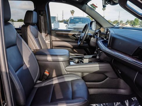 Used 2025 Chevrolet Suburban Z71 AWD/4WD image 20