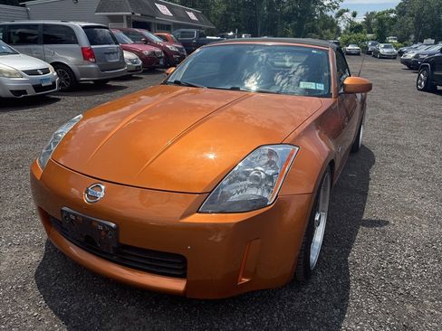 Used 2005 Nissan 350Z Touring image 2