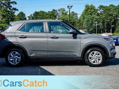 Used 2021 Hyundai Venue SE FWD image 9