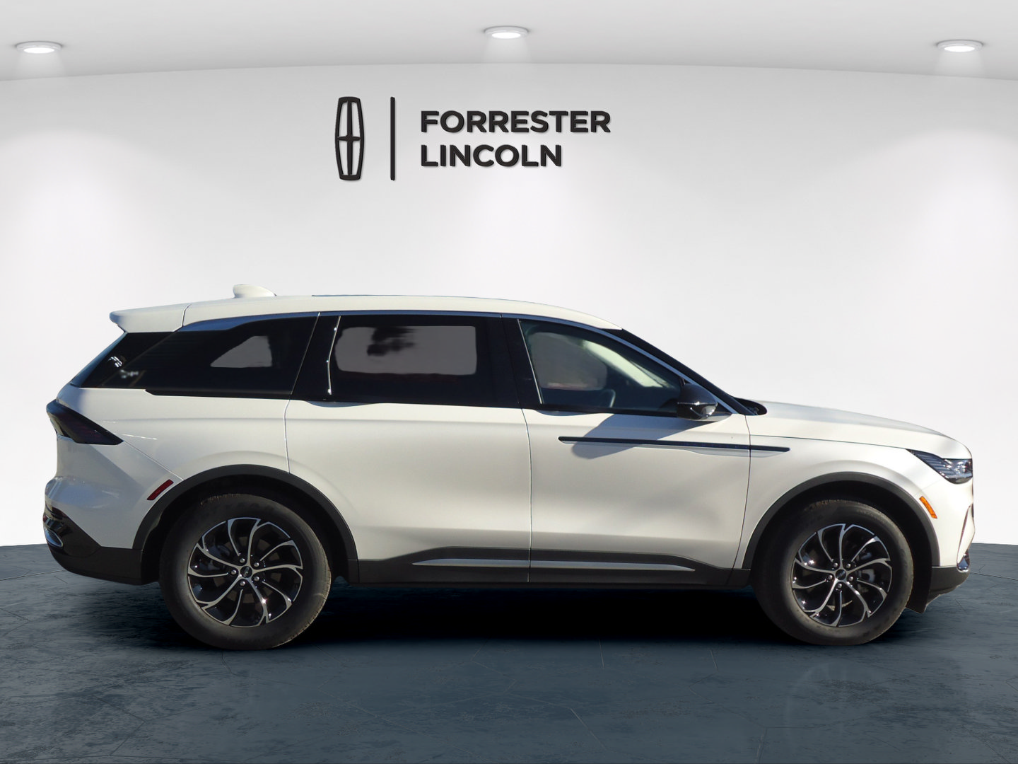 Used 2026 Lincoln Nautilus Premier w/ Equipment Group 102A AWD/4WD image 2