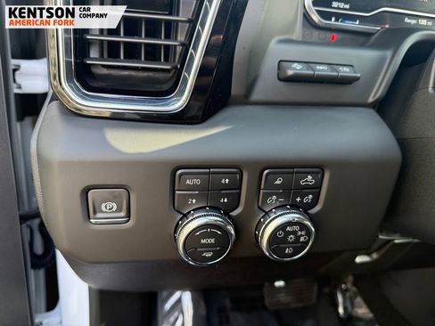 Used 2025 GMC Sierra 3500 Denali w/ Denali Reserve Package image 21