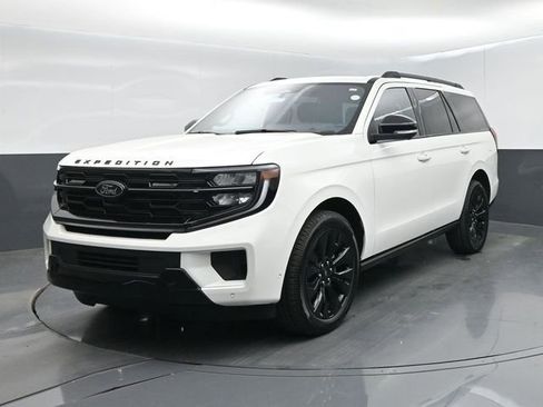 Certified 2025 Ford Expedition Platinum w/ Stealth Appearance Package AWD/4WD image 4