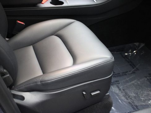 Used 2023 Tesla Model Y Long Range image 21