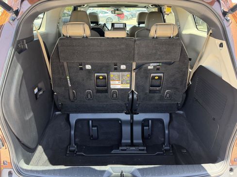 Used 2021 Toyota Sienna XLE FWD image 17