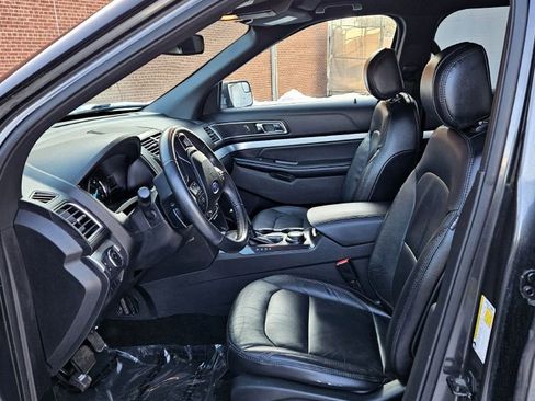 Used 2017 Ford Explorer XLT w/ Equipment Group 202A image 11