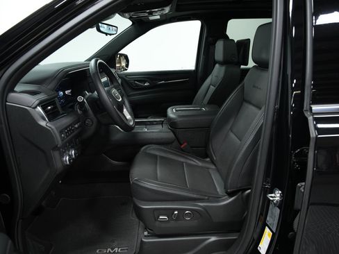 Used 2024 GMC Yukon Denali w/ Advanced Technology Package image 32