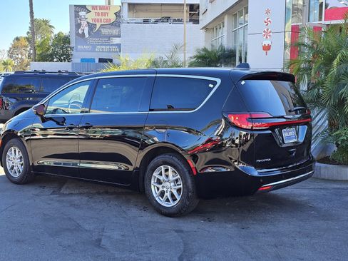 New 2026 Chrysler Pacifica Select image 6
