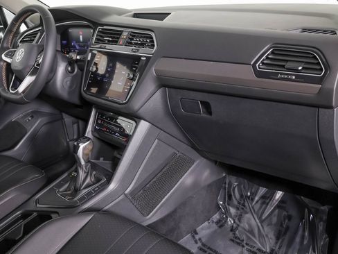Used 2022 Volkswagen Tiguan SE FWD image 44