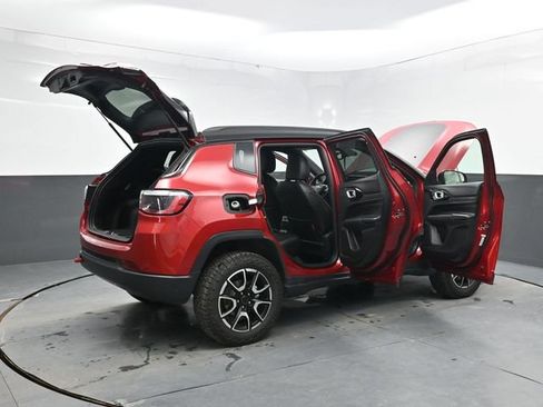 Used 2025 Jeep Compass Trailhawk AWD/4WD image 51