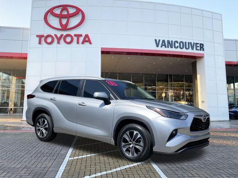 Used 2023 Toyota Highlander XLE FWD image 1