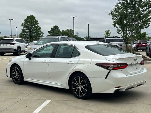 Used 2023 Toyota Camry SE FWD image 9