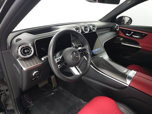 Used 2025 Mercedes-Benz GLC 350e 4MATIC image 9